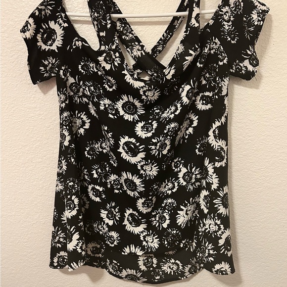 Women’s Blouse - Picture 7 of 8